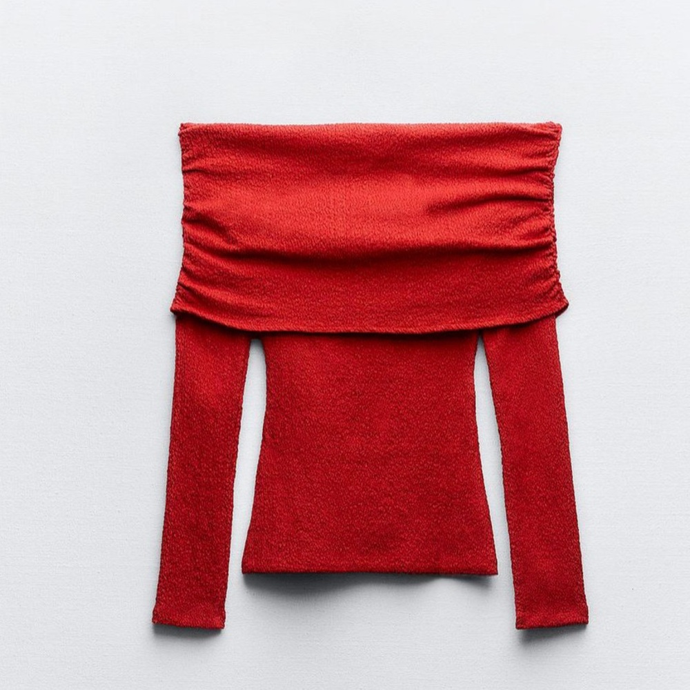 Zara NWT size L off the shoulder textured top.